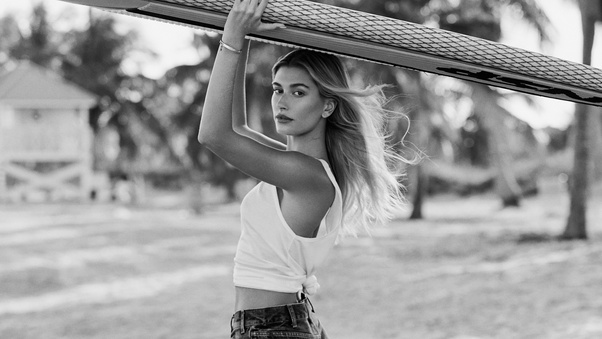 Hailey Baldwin Elle Wallpaper