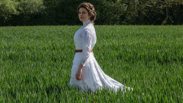 Hayley Atwell In White Dress Wallpaper