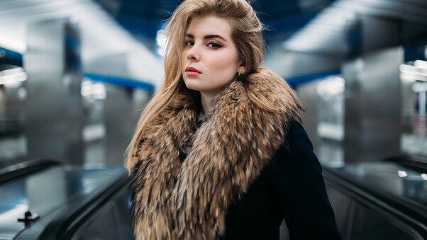 Irina Popova Fur Coat Wallpaper