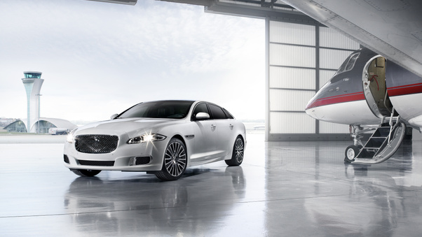 Jaguar XJ Ultimate Wallpaper