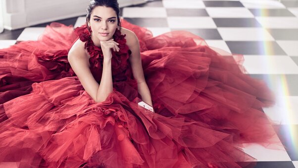 Kendall Jenner In Nice Red Dress Wallpaper