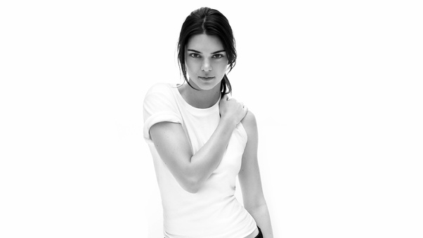 Kendall Jenner Monochrome Hd Wallpaper