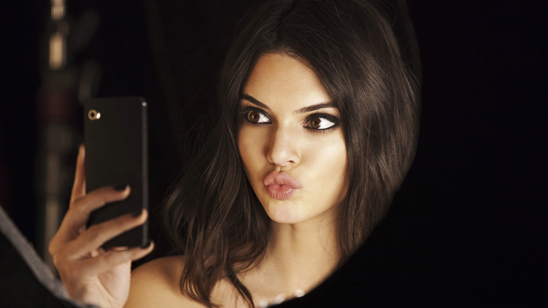 Kendall Jenner Taking Selfie Wallpaper