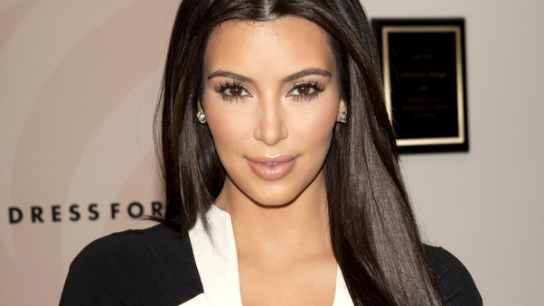 Kim Kardashian Brunette Wallpaper
