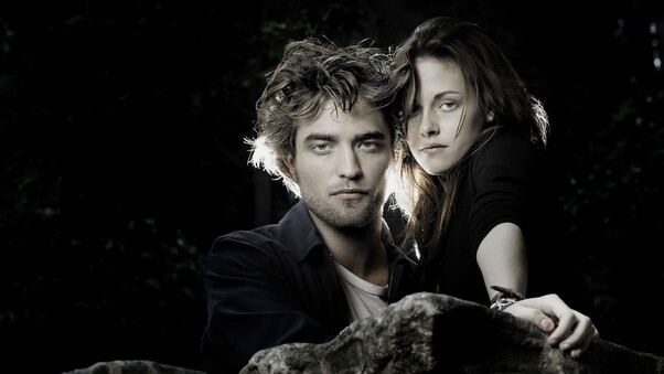 Kristen Stewart And Robert Pattinson In Twilight Wallpaper