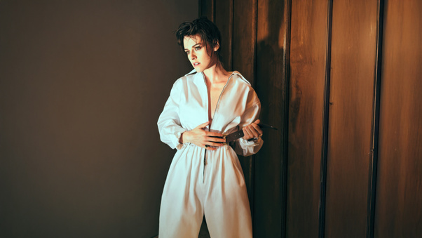 Kristen Stewart X Porter Edit 2025 Wallpaper