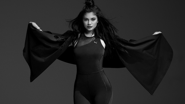 Kylie Jenner Black And White 5k Wallpaper