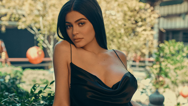 Kylie Jenner Drop Three 2017 4k Wallpaper