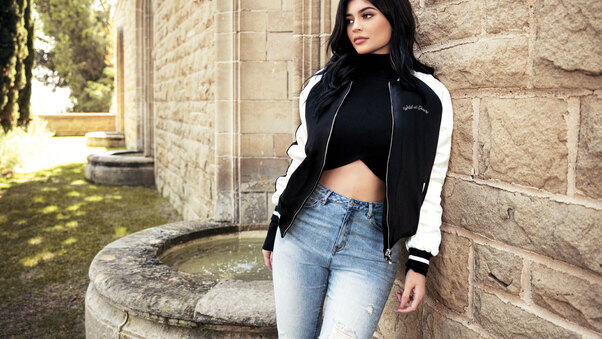 Kylie Jenner PacSun Holiday Collection Wallpaper