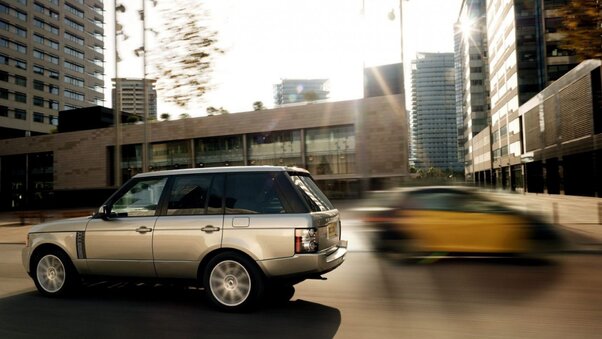 Land Rover Blur Wallpaper