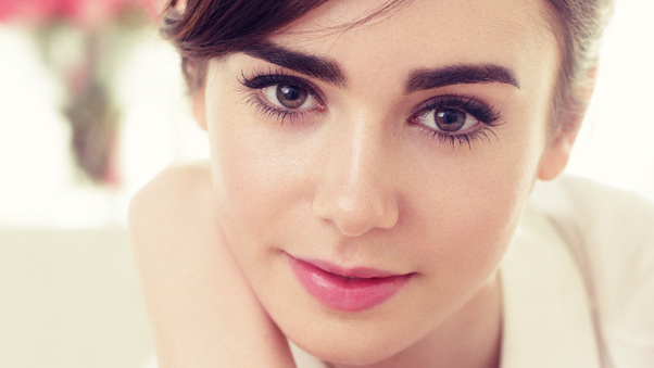 Lily Collins Closeup Face Wallpaper