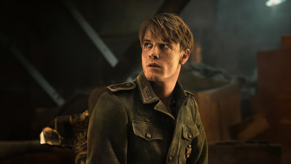 Louis Hofmann In All The Light We Cannot See Wallpaper