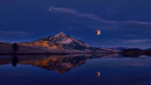 Lunar Eclipse Above Mount Crested Butte Colorado Wallpaper