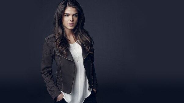 Marie Avgeropoulos Actress Wallpaper