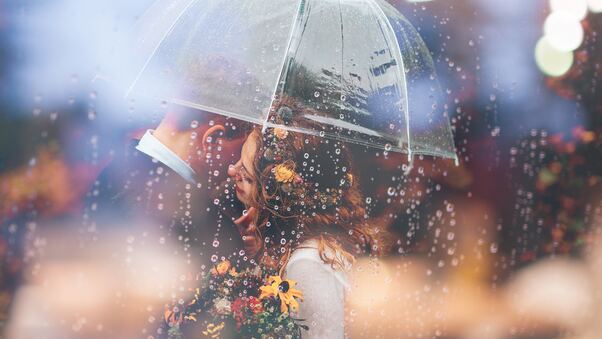 Married Couple Romantic Umbrella Raining Weeding Wallpaper
