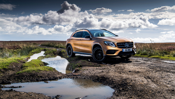 Mercedes Benz GLA 220 D 4MATIC AMG Line 2017 Wallpaper