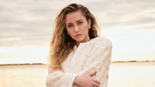 Miley Cyrus Vanity Fair 2020 Wallpaper