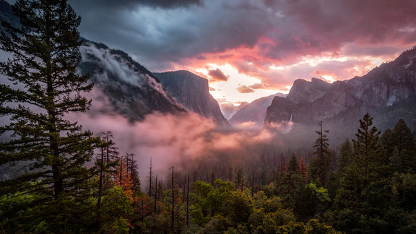 Misty Yosemite Wallpaper