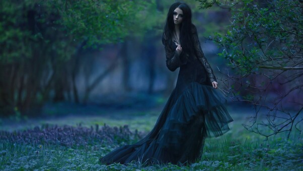Model In Amazing Black Dress Wallpaper