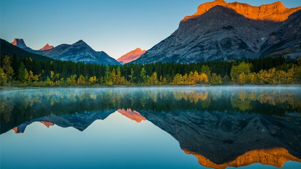 Mountain Reflection In Lake Wallpaper