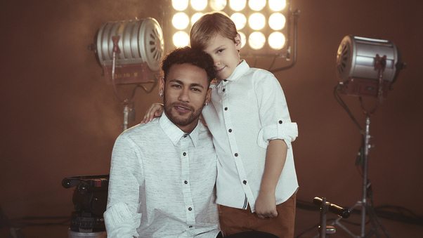 Neymar And David Lucca His Son Wallpaper