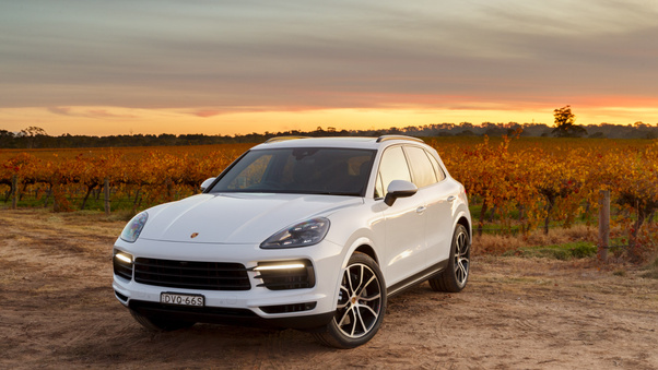 Porsche Cayenne S 2018 Wallpaper