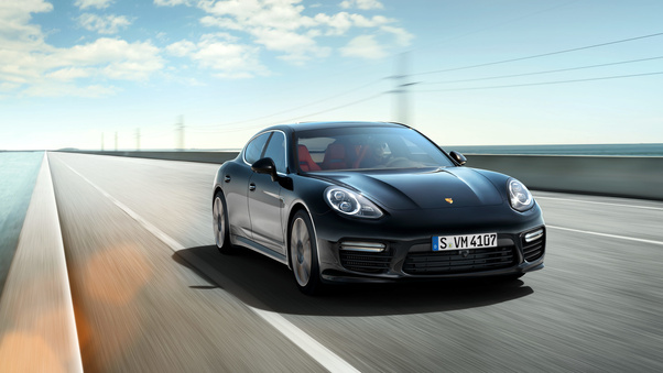 Porsche Panamera 2018 Wallpaper