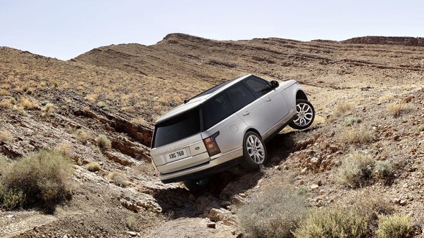Range Rover Offroading 2 Wallpaper