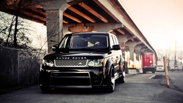 Range Rover Shining Black Wallpaper