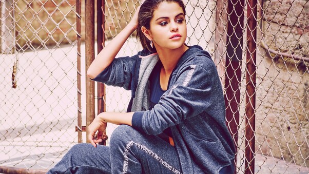 Selena Gomez 13 Wallpaper