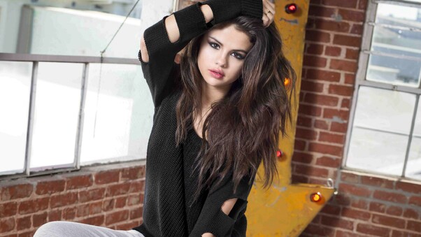 Selena Gomez 21 Wallpaper