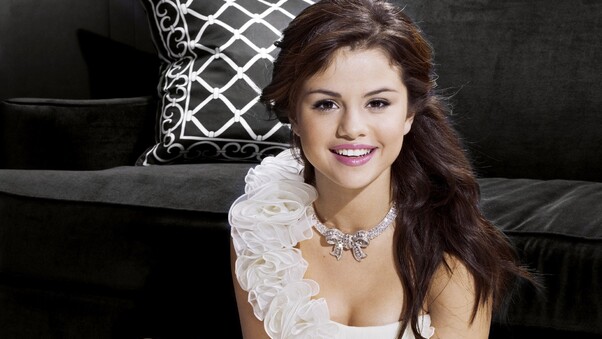 Selena Gomez 6 Wallpaper