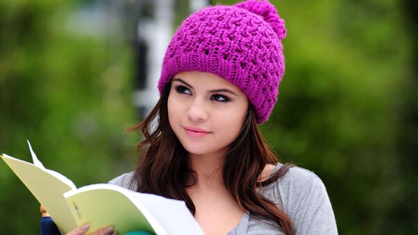 Selena Gomez Cute Wallpaper
