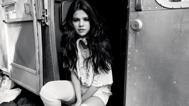 Selena Gomez Monochrome Wallpaper