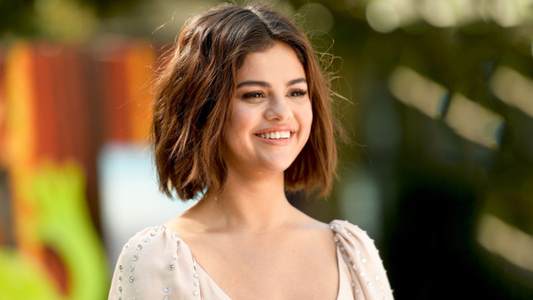 Selena Gomez Smiling 2018 Wallpaper