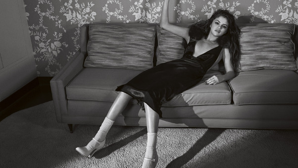 Selena Gomez Vogue Australia Wallpaper