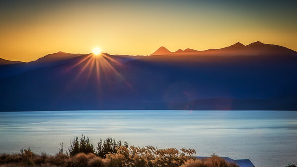 Sun Burst Lake Te Anau 4k Wallpaper