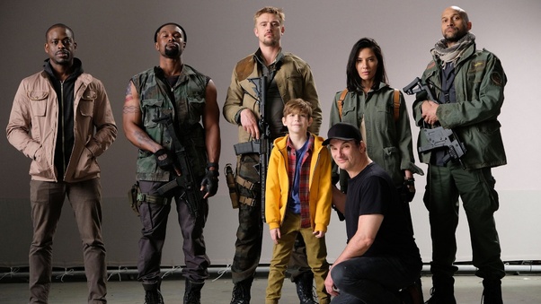 The Predator Movie Cast 2018 Wallpaper