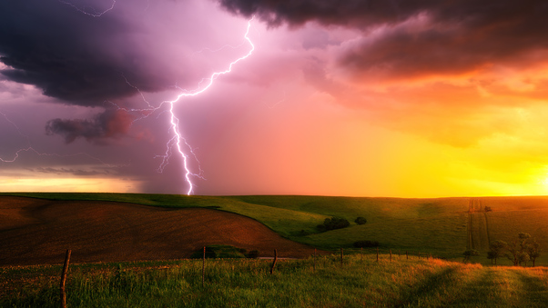 Thunderstorm Lightning Bolt Striking Down At Sunset In Nebraska 4k Wallpaper