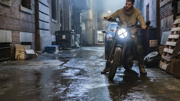 Tom Hardy As Eddie Brock In Venom Movie 2018 Wallpaper