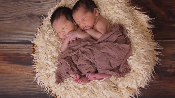 Twins Babies Wallpaper