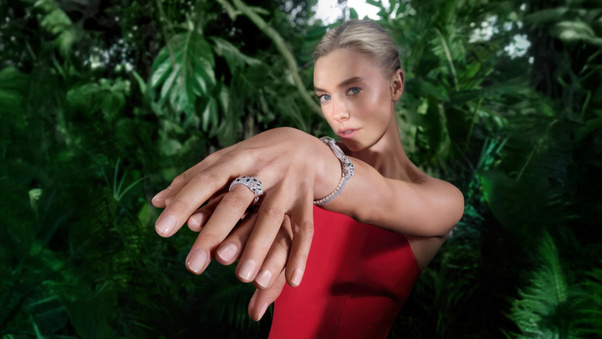 Vanessa Kirby Cartier Campaign 2024 Wallpaper