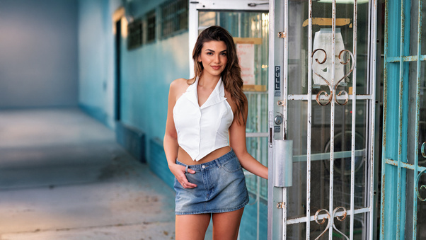 Veronica Model Wears Casual White And Denim Wallpaper