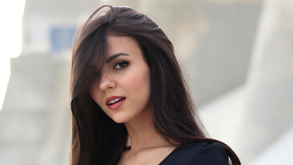 Victoria Justice Cute Hair In Face 4k Wallpaper