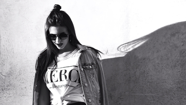 Victoria Justice With Shades Monochrome 5k Wallpaper