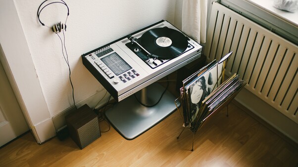 Vinyl Turntable Records Headphones Wallpaper