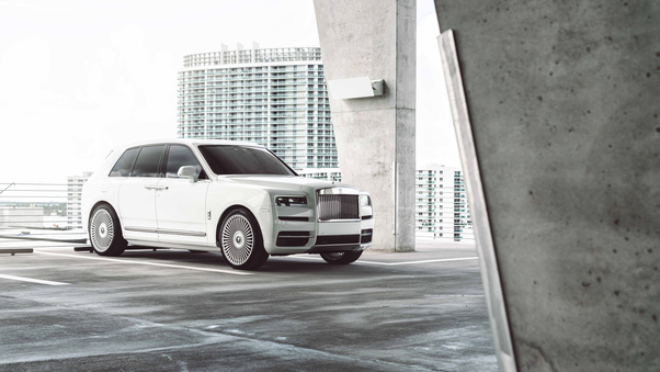 White Rolls Royce Cullinan 8k 2020 Wallpaper