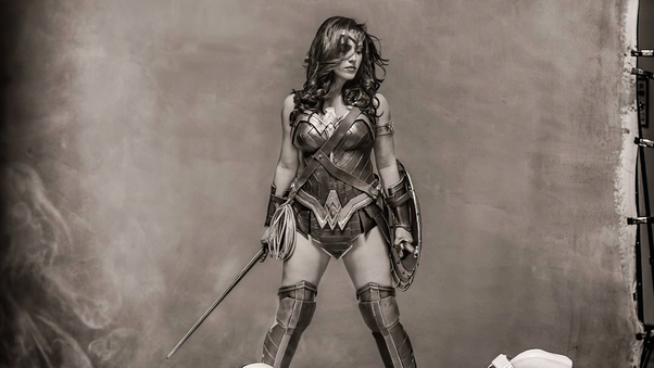 Wonder Woman Spartan Kick Wallpaper