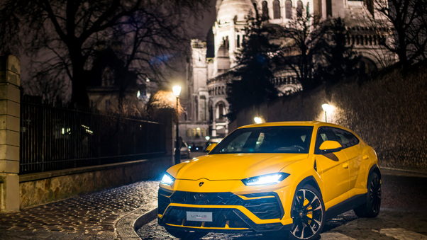 Yellow Lamborghini Urus 2018 Wallpaper