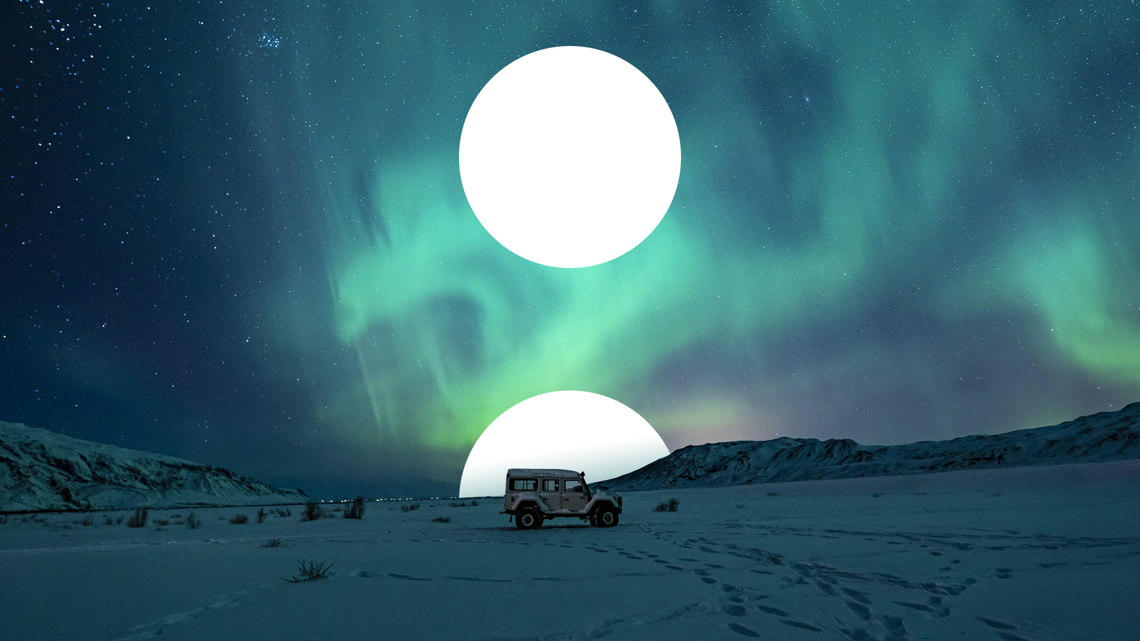 Полярный круг луна. Северный полюс Северное сияние. Сабетта Северное сияние. Северное сияние и Луна. Полярное сияние Луна.